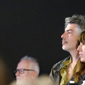 Lou Doillon (et son compagnon Stéphane Manel) présente le film "Boxes" réalisé par sa mère Jane Birkin lors du festival Lumière 2023 à Lyon le 22 octobre 2023. © Sandrine Thesillat / Panoramic / Bestimage 