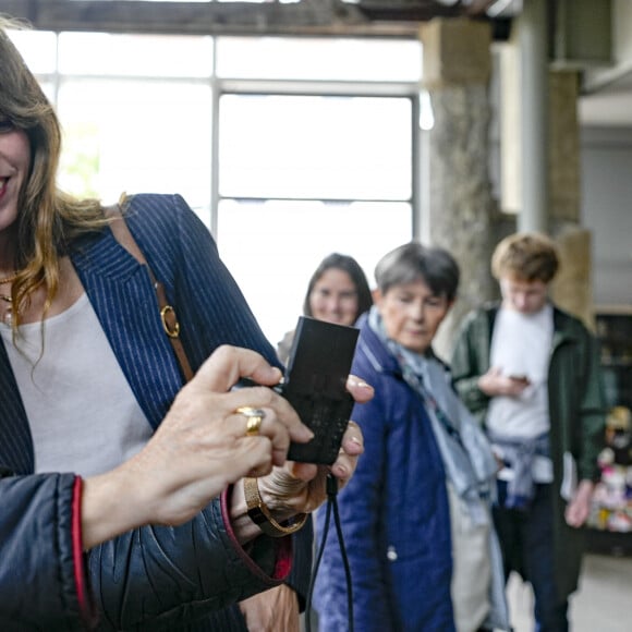 Lou Doillon présente le film "Boxes" réalisé par sa mère Jane Birkin lors du festival Lumière 2023 à Lyon le 22 octobre 2023. © Sandrine Thesillat / Panoramic / Bestimage 