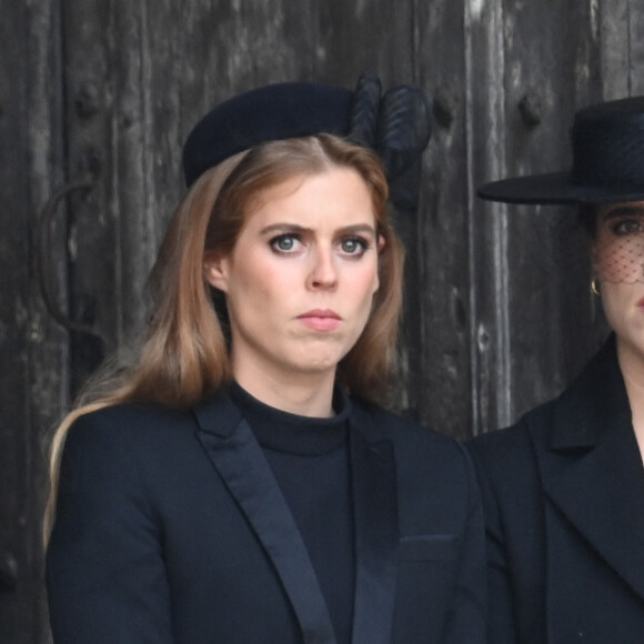 Les princesses Beatrice et Eugenie d'York - Sorties du service funéraire à l'Abbaye de Westminster pour les funérailles d'Etat de la reine Elizabeth II d'Angleterre le 19 septembre 2022. 