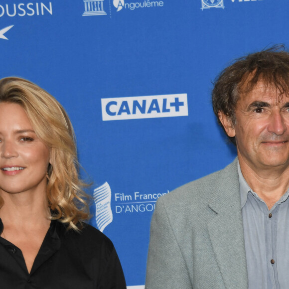 Virginie Efira et Albert Dupontel - Photocall du film "Adieu les Cons" - Festival du film Francophone d'Angoulême 2020 le 29 Août 2020. © Guirec Coadic / Bestimage 