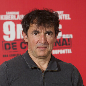 Il a peut-être son caractère mais estime normal d'avoir réagi ainsi et le referait sans doute si la situation se représentait 
Albert Dupontel lors du photocall du film "9 mois ferme" à Madrid, le 8 avril 2014. 