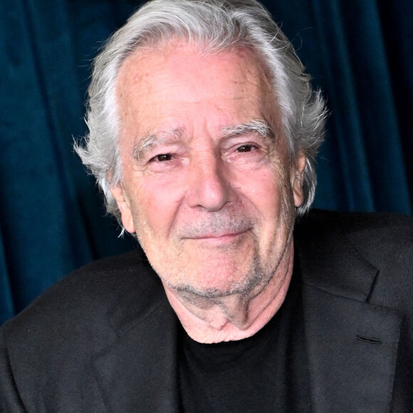 Il était pourtant revenu sur scène, mais avait du annuler une autre représentation juste après,
Pierre Arditi au photocall du film "Maestro(s)" à l'hôtel Negresco lors de la 4ème édition du festival Cinéroman à Nice le 9 octobre 2022. © Bruno Bebert / Bestimage 