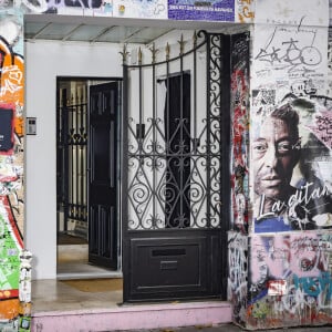 Mais certains aspect de l'antre de l'artiste ont été modifiés
Ouverture au public de la maison de Serge Gainsbourg, rue de Verneuil à Paris, France, le 16 septembre 2023. © Jack Tribeca/Bestimage 