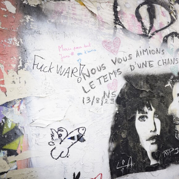 C'est ce qu'affirme le chanteur Alain Chamfort au "JDD" ce dimanche 29 octobre
Ouverture au public de la maison de Serge Gainsbourg, rue de Verneuil à Paris, France, le 16 septembre 2023. © Jack Tribeca/Bestimage 