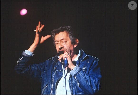Archives - Serge Gainsbourg sur scène, en concert au festival des Francofolies de La Rochelle le 18 juillet 1988