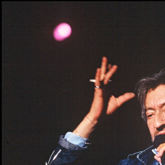 Archives - Serge Gainsbourg sur scène, en concert au festival des Francofolies de La Rochelle le 18 juillet 1988