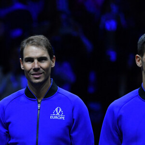 Roger Federer dispute son dernier match de tennis en double avec Rafael Nadal et Novak Djokovic de l'équipe Europe lors de la Laver Cup à O2 Arena à Londres, Royaume Uni, le 23 septembre 2022. © Antoine Couvercelle/Panoramic/Bestimage