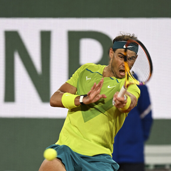 Rafael Nadal - Rafael Nadal fait tomber le tenant du titre, Novak Djokovic, au terme d'un quart de finale épique lors des Internationaux de France de Tennis de Roland Garros 2022 le 31 mai 2022.