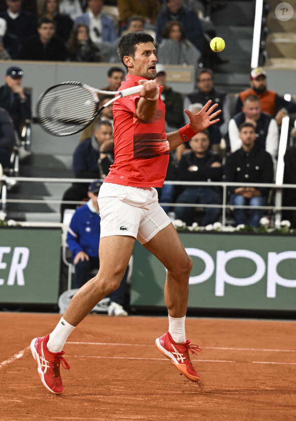 Novak Djokovic - Rafael Nadal fait tomber le tenant du titre, Novak Djokovic, au terme d'un quart de finale épique lors des Internationaux de France de Tennis de Roland Garros 2022 le 31 mai 2022.