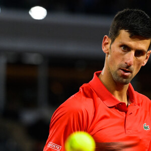 Novak Djokovic ( Serbie ) - Rafael Nadal fait tomber le tenant du titre, Novak Djokovic, au terme d'un quart de finale épique lors des Internationaux de France de Tennis de Roland Garros 2022 le 31 mai 2022.