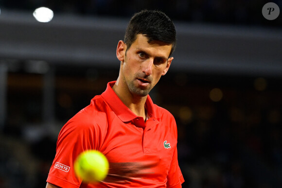 Novak Djokovic ( Serbie ) - Rafael Nadal fait tomber le tenant du titre, Novak Djokovic, au terme d'un quart de finale épique lors des Internationaux de France de Tennis de Roland Garros 2022 le 31 mai 2022.