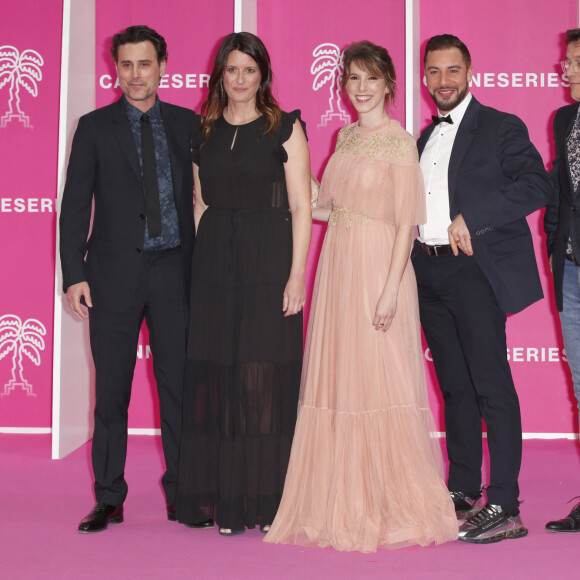 Nicolas Berger-Vachon, Anne Décis, Léa François, Marwan Berreni, Serge Ladron de Guevara producteur de PLUS BELLE LA VIE CANNESERIES SAISON 5 au Palais des Festivals et des Congrès de Cannes, samedi 2 avril 2022. © Christophe Aubert via Bestimage