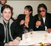 Depuis la fin des années 90, Jacques Dutronc est en couple avec Sylvie Duval
Thomas Dutronc, Sylvie Duval et Jacques Dutronc lors du dîner au Fouquet's pour la 30e cérémonie des César le 26 février 2005.