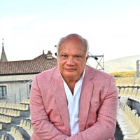 "Je suis un obsédé de..." : Eric-Emmanuel Schmitt, visite de sa maison de maître à l'"intérieur de maniaque" à Bruxelles