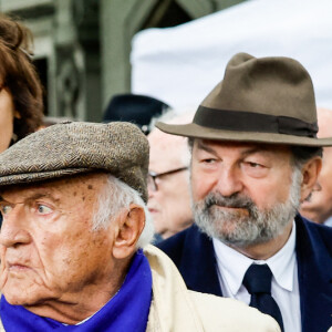 Pierre Nora et sa compagne Anne Sinclair, Inès de la Fressange et son compagnon Denis Olivennes (second rang) - Sorties des obsèques de l'avocat pénaliste, ancien ministre, grand officier de la Légion d'honneur, Georges Kiejman au cimetière du Montparnasse dans le 14ème arrondissement de Paris, France, le 12 mai 2023. © Cyril Moreau/Bestimage  Funeral of the criminal lawyer, former minister, grand officer of the Legion of Honor, Georges Kiejman at the Montparnasse cemetery in the 14th arrondissement of Paris, France, on May 12, 2023. 
