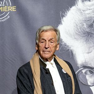 Constantin Costa Gavras - Photocall de la cérémonie de remise du Prix Lumière à W.Wenders à l'occasion de la 15ème Edition du Festival Lumière de Lyon. Le 20 octobre 2023 © Sandrine Thesillat / Panoramic / Bestimage  Photocall of Award ceremony of the Lumière Prize to W.Wenders on the occasion of the 15th Edition of the Lumière de Lyon Festival. On October 20, 2023 