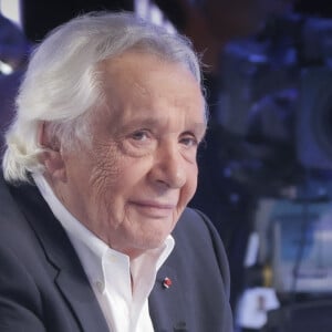 Et où tous les deux vont être tranquilles !
Exclusif - Michel Sardou sur le plateau de l'émission Touche pas à mon poste (TPMP) présentée en direct par C.Hanouna et diffusée sur C8 le 29 août 2022. © Jack Tribeca / Bestimage 