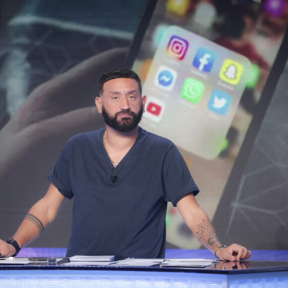 Des règles mise en place jusqu'à sa comparution le 28 mars prochain au tribunal correctionnel 
Exclusif - Cyril Hanouna - Sur le plateau de l'émission TPMP (Touche Pas à Mon Poste) présentée en direct par C.Hanouna et diffusée sur C8 - Paris le 03/10/2023 - © Jack Tribeca / Bestimage 