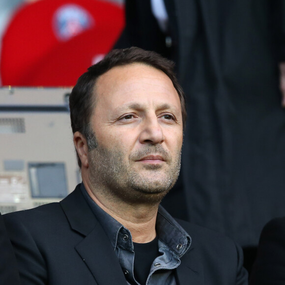 S'il échappe à la détention provisoire, il a interdiction de contact avec les victimes et obligation de pointage au commissariat toutes les semaines
Arthur Essebag - People au match de football PSG-Rennes au Parc des Princes le 7 mai 2014. Le PSG champion de France malgré sa défaite 2-1 