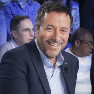 Exclusif - Bernard Montiel - Sur le plateau de l'émission TPMP (Touche Pas à Mon Poste) présentée en direct par C.Hanouna et diffusée sur C8 - Paris le 17/04/2023 - © Jack Tribeca / Bestimage 