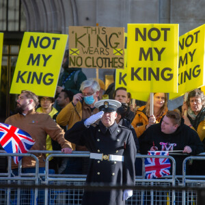 Manifestation d'opposants à la monarchie en marge du Premier "discours du trône" du roi Charles III d'Angleterre devant la chambre des Lords à Londres, le 7 novembre 2023.