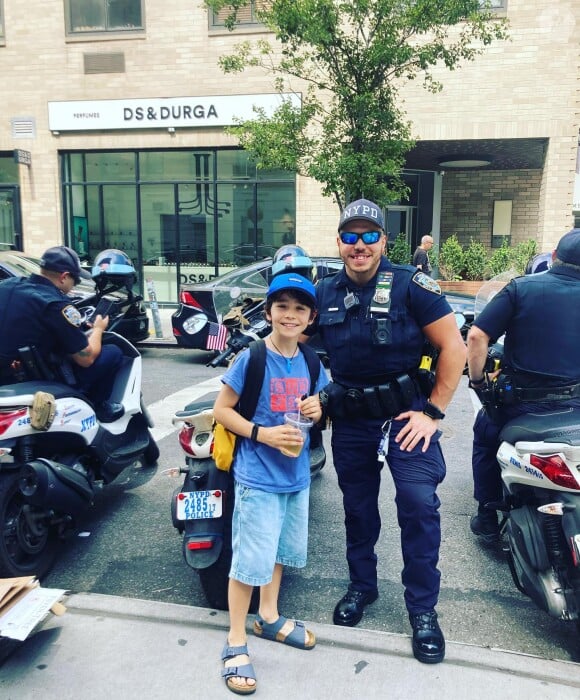 qui a bien grandi ces derniers temps !
Cécile Rebboah avec Matthieu et leur fils sur Instagram.