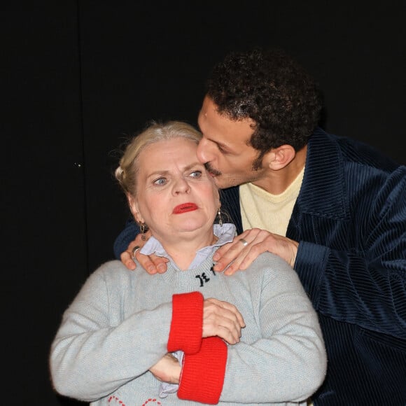 Une séance sous le signe de l'amitié, entre Isabelle Nanty et Vincent Dedienne
Isabelle Nanty et Vincent Dedienne - Avant-première du film "Je ne suis pas un héros" à UGC Bercy à Paris le 7 novembre 2023. © Coadic Guirec / Bestimage