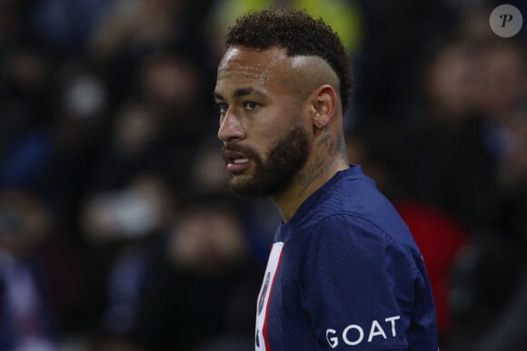 Une somme qui permet à Neymar de continuer à voir Mavie et notamment à l'emmener en vacances
 
Neymar Jr (PSG) - Match de Ligue 1 Uber Eats "PSG contre Angers" (2-0) au Parc des Princes à Paris le 11 janvier 2023.