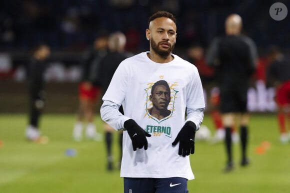 Neymar Jr (PSG) - Les joueurs du PSG rendent hommage à Pelé avant le matchh de Ligue 1 Uber Eats "PSG contre Angers" (2-0) au Parc des Princes à Paris le 11 janvier 2023.