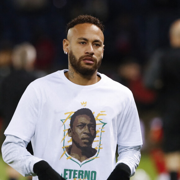 Neymar Jr (PSG) - Les joueurs du PSG rendent hommage à Pelé avant le matchh de Ligue 1 Uber Eats "PSG contre Angers" (2-0) au Parc des Princes à Paris le 11 janvier 2023.