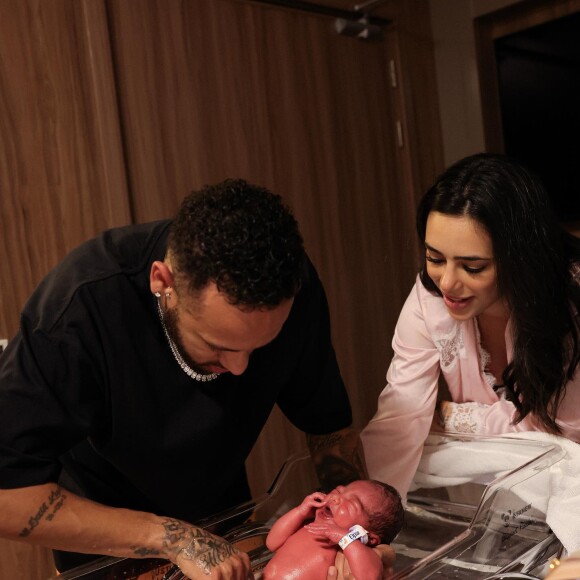 Neymar a annoncé la naissance de sa fille sur Instagram le 7 octobre, accompagné de son ex Bruna Biancardi.