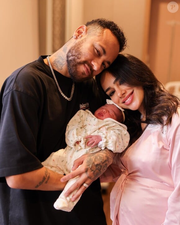 Neymar débourse une somme folle pour voir sa fille
Neymar a annoncé la naissance de sa fille sur Instagram le 7 octobre, accompagné de son ex Bruna Biancardi.