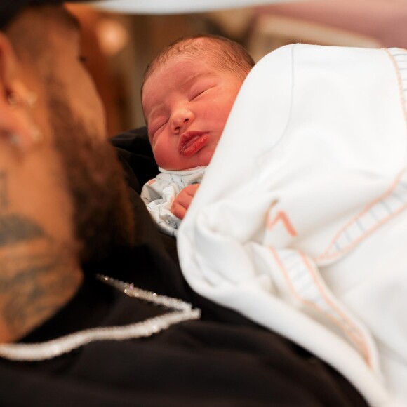 Neymar a annoncé la naissance de sa fille sur Instagram le 7 octobre, accompagné de son ex Bruna Biancardi.