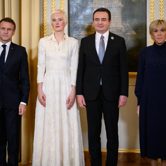 Emmanuel Macron, président de la République et sa femme Brigitte avec Albin Kurti, Premier ministre du Kosovo et son épouse Rita Augestad Knudsen, lors du dîner des chefs d'état à l'occasion du 6eme Forum de Paris sur la paix le 9 novembre 2023. © Eric Tschaen / Pool / Bestimage