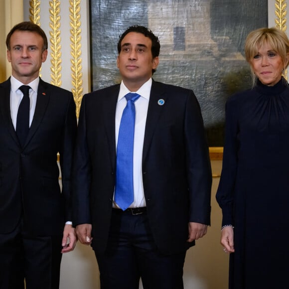 Emmanuel Macron, président de la République et sa femme Brigitte avec Mohammed Al-Menfi, Président du Conseil présidentiel de l'Etat de Libye, lors du dîner des chefs d'état à l'occasion du 6eme Forum de Paris sur la paix le 9 novembre 2023. © Eric Tschaen / Pool / Bestimage