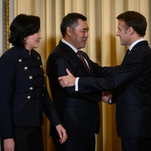 Emmanuel Macron, président de la République avec Sadyr Japarov, Président du Kirghizstan et son épouse Aigul, lors du dîner des chefs d'état à l'occasion du 6eme Forum de Paris sur la paix le 9 novembre 2023. © Eric Tschaen / Pool / Bestimage