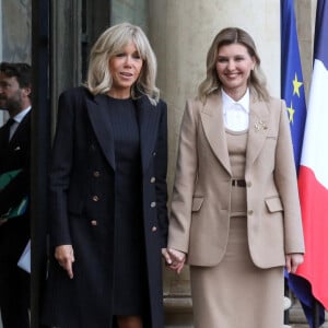 Plus tôt dans la journée, Brigitte Macron était au côté de son homologue ukrainienne Olena Zelenska
La Première Dame française Brigitte Macron reçoit son homologue la Première Dame ukrainienne Olena Zelenska pour un entretien au palais de l'Elysée à Paris, France, le 9 novembre 2023. © Stéphane Lemouton/Bestimage.