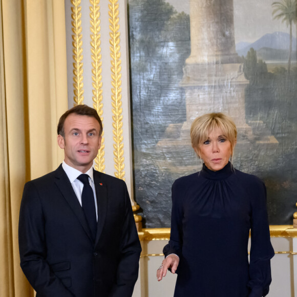 Un geste que le prince de Monaco n'est pas censé réaliser en public 
Emmanuel Macron, president de la Republique et sa femme Brigitte, lors du diner des chefs d etat a loccasion du 6eme Forum de Paris sur la paix le 9 novembre 2023. © Eric Tschaen / Pool / Bestimage 