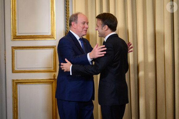 Le souverain monégasque a eu la joie de retrouver Emmanuel Macron
Emmanuel Macron, president de la Republique avec Albert II, Prince souverain de Monaco, lors du diner des chefs d etat a loccasion du 6eme Forum de Paris sur la paix le 9 novembre 2023. © Eric Tschaen / Pool / Bestimage 