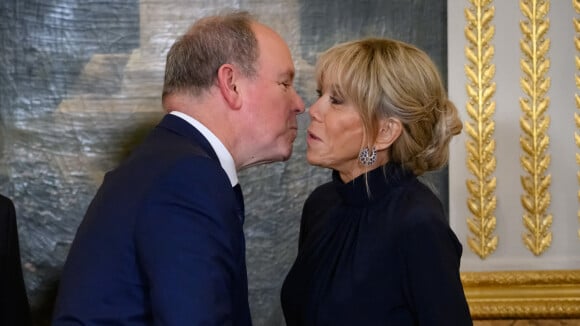 Brigitte Macron et Albert de Monaco très proches : ce geste que le prince n'est pas censé faire en public