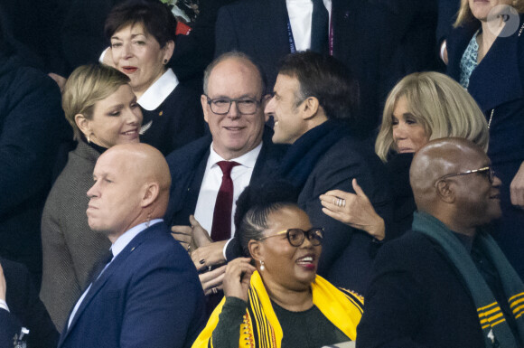 Brigitte Macron, Le président Emmanuel Macron, Le prince Albert II de Monaco et La princesse Charlene de Monaco - La princesse Charlene de Monaco laisse éclater sa joie lors de la victoire de l'Afrique du Sud à la finale de la coupe du monde de rugby au stade de France le 28 octobre 2023. © Cyril Moreau / Bestimage 