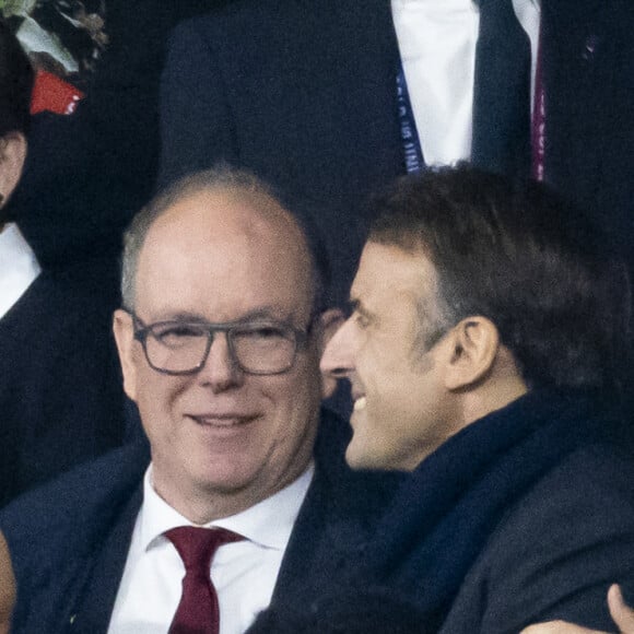 Brigitte Macron, Le président Emmanuel Macron, Le prince Albert II de Monaco et La princesse Charlene de Monaco - La princesse Charlene de Monaco laisse éclater sa joie lors de la victoire de l'Afrique du Sud à la finale de la coupe du monde de rugby au stade de France le 28 octobre 2023. © Cyril Moreau / Bestimage 