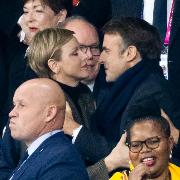 La princesse Charlene de Monaco, Le président Emmanuel Macron - La princesse Charlene de Monaco laisse éclater sa joie lors de la victoire de l'Afrique du Sud à la finale de la coupe du monde de rugby au stade de France le 28 octobre 2023. © Cyril Moreau / Bestimage 