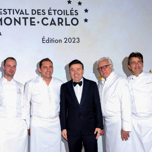 Marcel Ravin, Emmanuel Pilon, Dominique Lory, Stéphane Valeri, le président de la SBM, Alain Ducasse et Yannick Alleno - 3ème édition du "Festival des Etoilés Monte-Carlo" face à 7 étoiles Michelin un spectacle culinaire 4 chefs étoilés à la Salle Empire de l'Hôtel de Paris Monte-Carlo à Monaco, le 11 novembre 2023. © Claudia Albuquerque/Bestimage