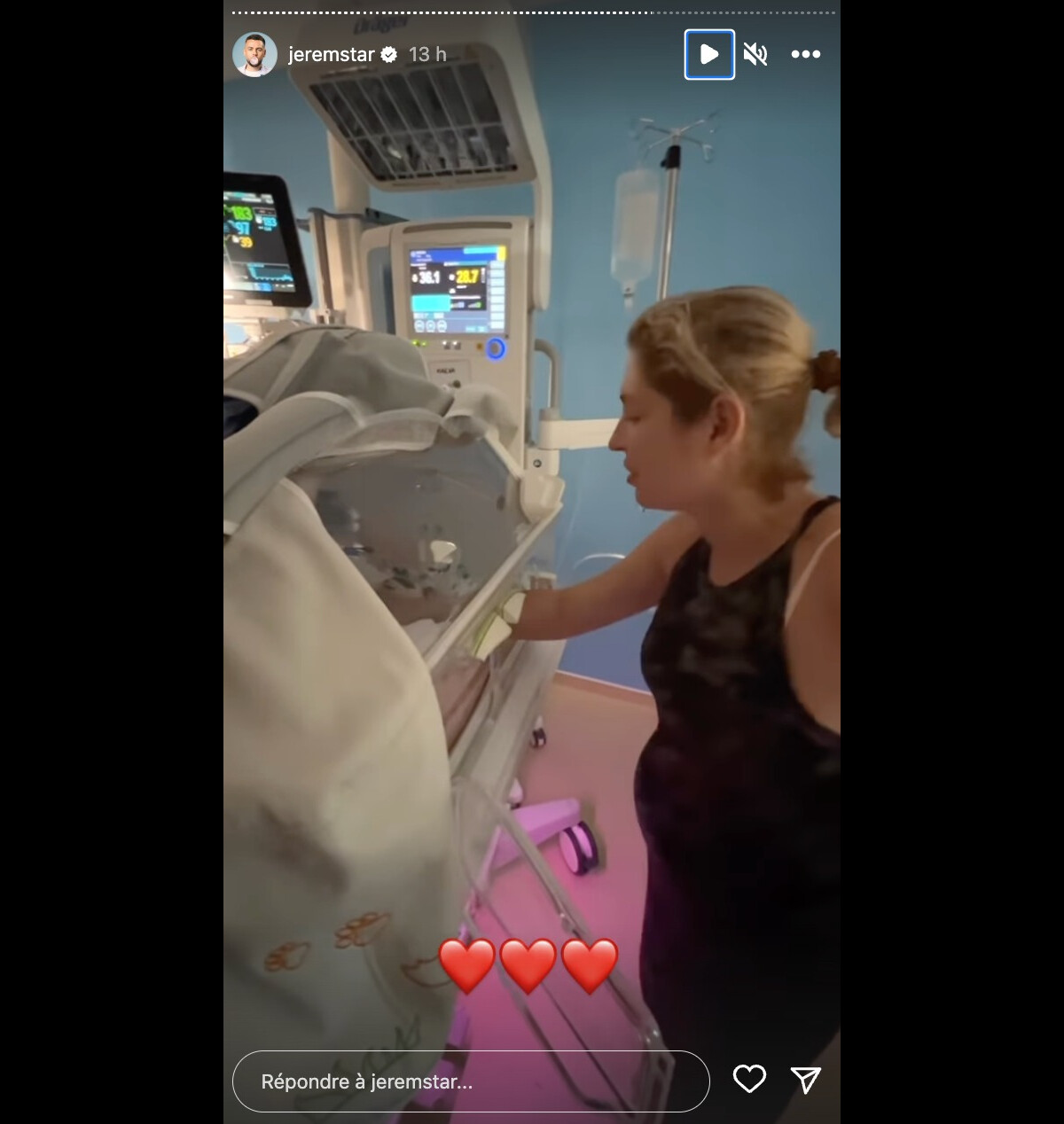 Photo : Amandine Pellissard à la maternité avec sa petite Maéna, vidéo  relayée par le vidéaste Jeremstar. - Purepeople