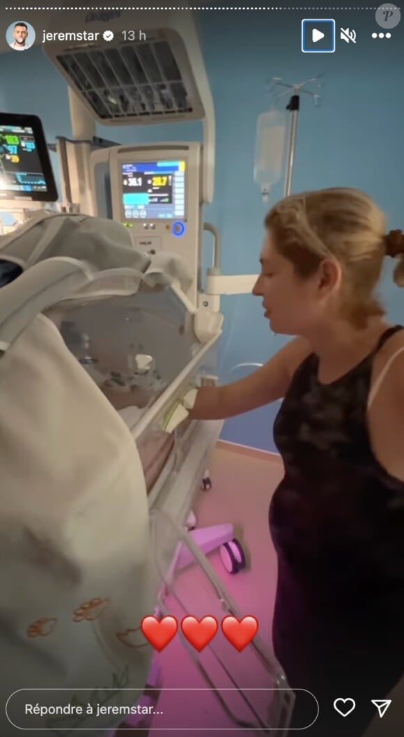 Amandine Pellissard à la maternité avec sa petite Maéna, vidéo relayée par le vidéaste Jeremstar.