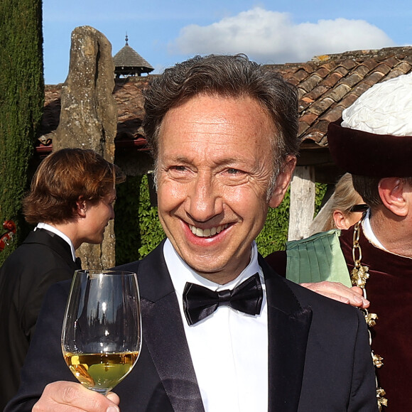 Stéphane Bern lors de la fête de la fleur et l'intronisation de personnalités commandeurs et ambassadeurs par la Commanderie du Bontemps au Château Smith Haut Lafitte à Martillac le 27 avril 2023.  © Fabien Cottereau / Patrick Bernard / Bestimage 