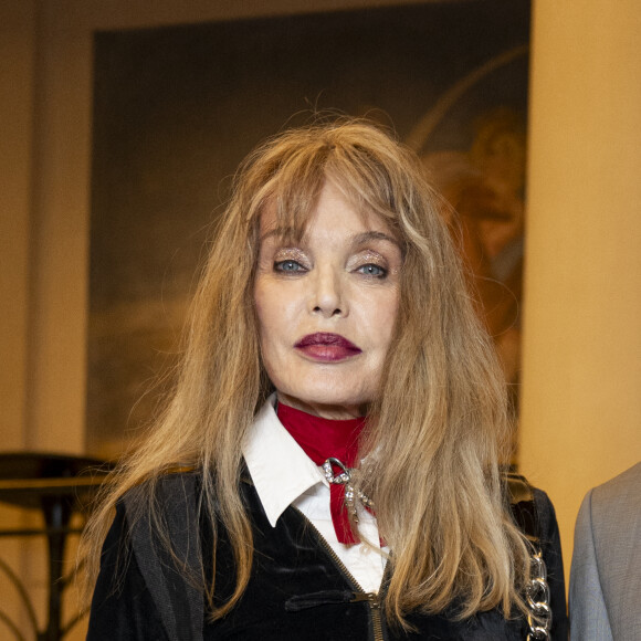 Arielle Dombasle a publié un communiqué très en colère contre Netflix.
Arielle Dombasle - Remise du Prix Georges Bizet du Livre d'Opéra et de Danse au Théâtre des Champs-Elysées à Paris. © Pierre Perusseau / Bestimage 