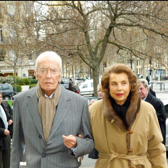 Pour rappel, Liliane Bettencourt aurait été victime d'un abus de faiblesse par le photographe. Elle est mort en 2017 à 94 ans. 
Liliane Bettencourt et son mari André - Messe anniversaire pour Jean-Luc Lagardère à Paris