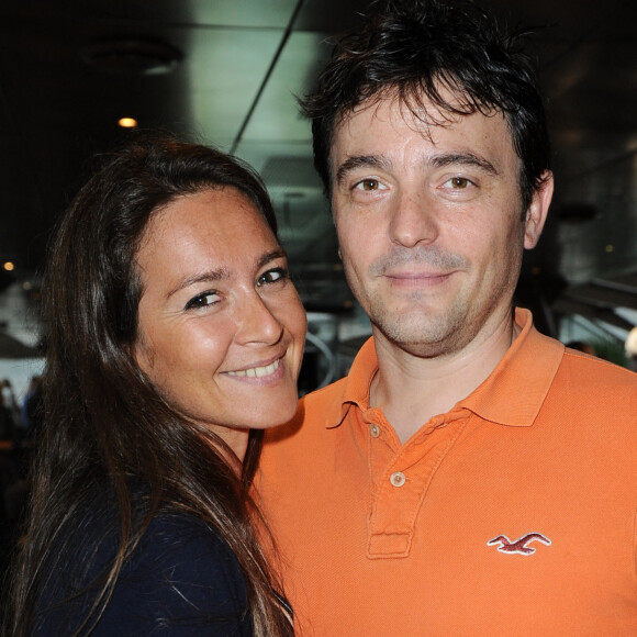 En couple depuis 25 ans avec Antoine Jacoutot, Emmanuelle Boidron est maman de deux enfants : Leia, 22 ans, et Arthur 14 ans.
Emmanuelle Boidron avec son mari Antoine Jacoutot - Soirée de lancement de "Pétanque sur seine" à Paris. © Guillaume Gaffiot/Bastimage